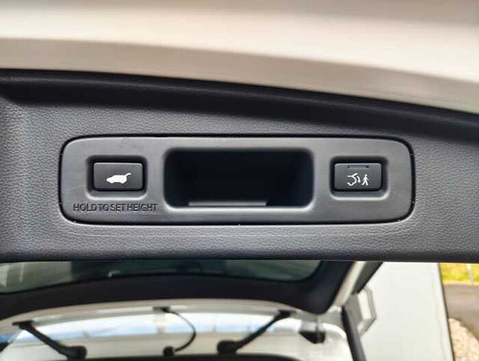 Honda CR-V 2,0 e:HEV Elegance AWD Navi/LED/Kamera